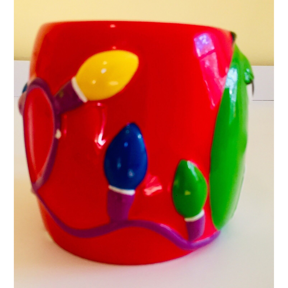 M&M Large Red Christmas Mug Galerie wrapped in Christmas lights 3D - Picture 2 of 7